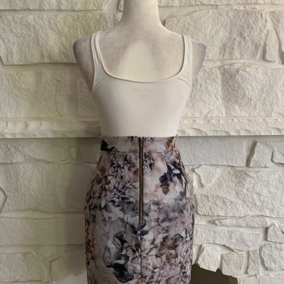 Floral Pencil Skirt - Picture 3 of 6